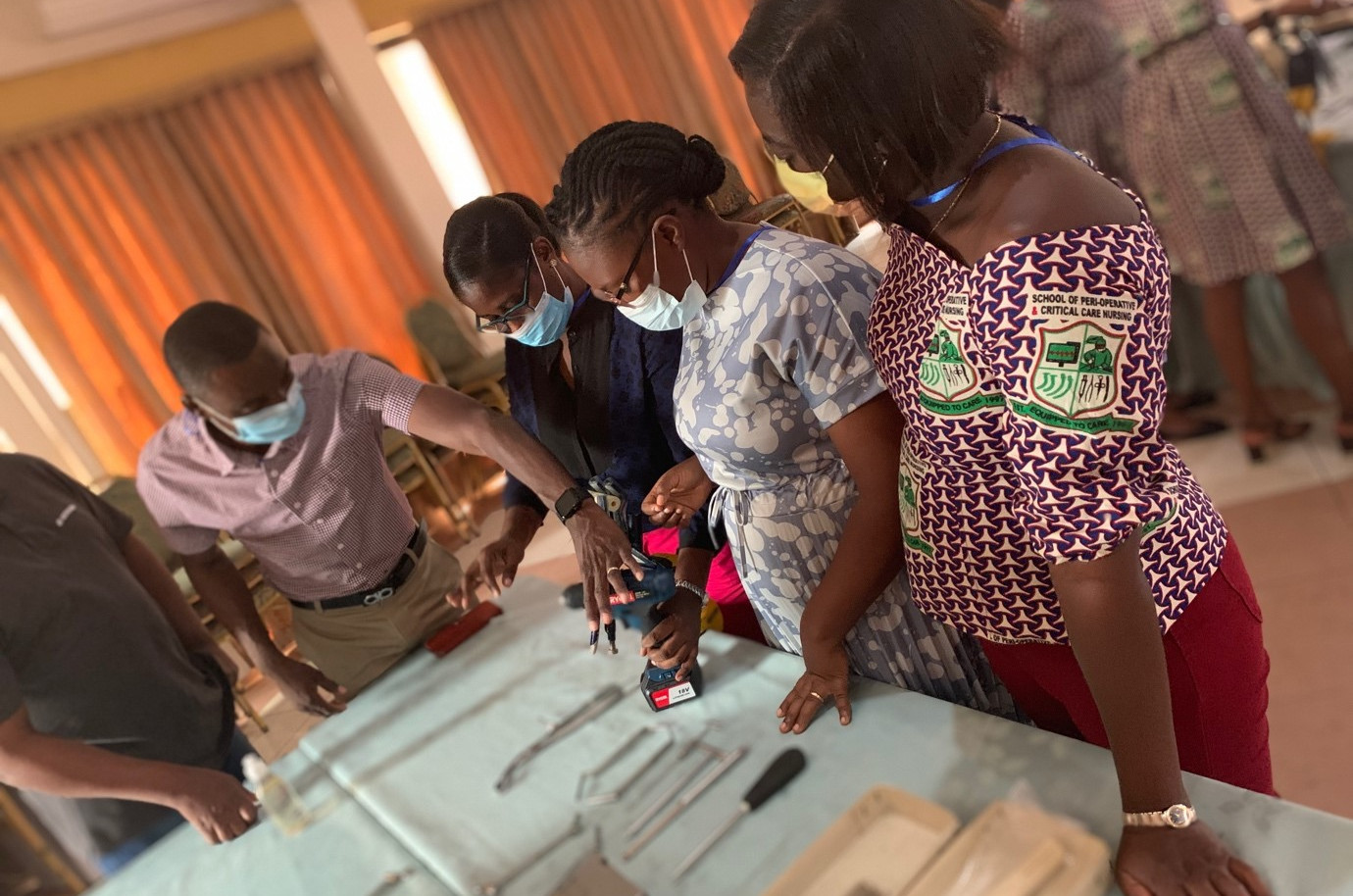 Des infirmier-ère-s se réunissent à Accra dans le cadre du programme Fracture Solutions pour la Jeunesse au Ghana 