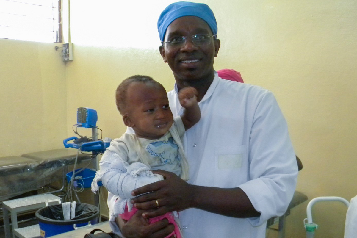 Portrait du Dr. Jean Claude Niyondiko, Coordinateur des cours opératoires de l'AO Alliance au Burundi 